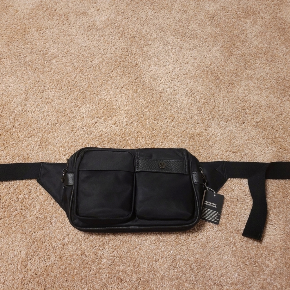 Lululemon now and always hip pack